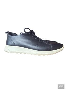 ECCO ladies, leather, black lace up sneaker size 8 very good condition